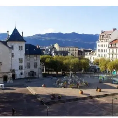 25m2, Avec Salle De Salle De Bains Privative, En Hyper Centre, Aix Les Bains 3*